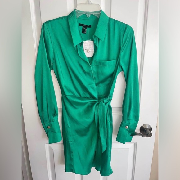 Forever 21 Dresses & Skirts - NWT Forever 21 Emerald Green Long Sleeve Wrap Dress